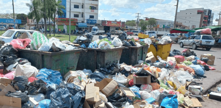Aseo Urbano Piraí detiene la recolección de basura en Santa Cruz por falta de pagos; Emacruz señala retención judicial como causa