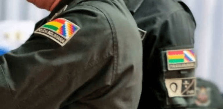 Un agente policial dispara en al menos tres ocasiones a una mujer y posteriormente se quita la vida.