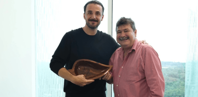 El gobernador electo de Santa Cruz sostiene encuentro con alcaldes de la región