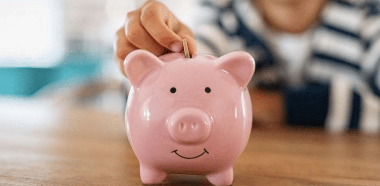 Enseñar el valor del dinero desde la infancia fortalece hábitos para toda la vida