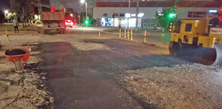 Gestión de ‘Mamén’ arranca con bacheo nocturno en el cuarto anillo, sector de la avenida San Martín