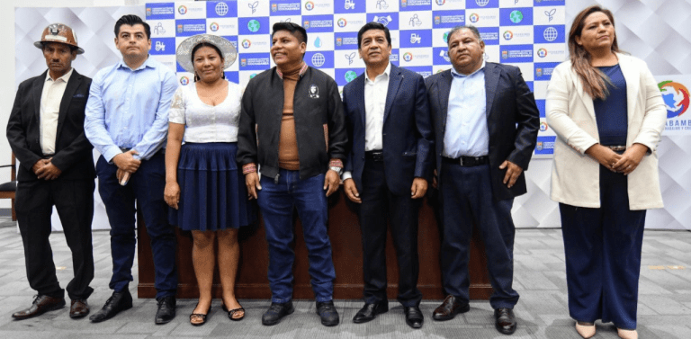 El gobernador de Cochabamba, Leonardo Loza, oficializó este jueves la conformación de su nuevo gabinete