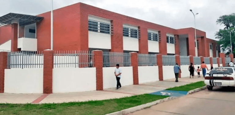 Paro docente afecta a colegios fiscales y de convenio; maestros urbanos se preparan para diálogo con el Gobierno