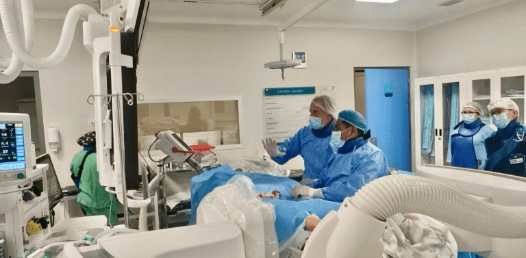 Niños con cardiopatías reciben atención especializada en misión de cateterismo cardiaco, Santa Cruz Bolivia