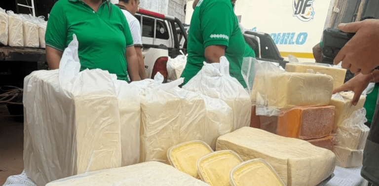 Productores de queso enfrentan bloqueos y venden directamente al consumidor en Santa Cruz