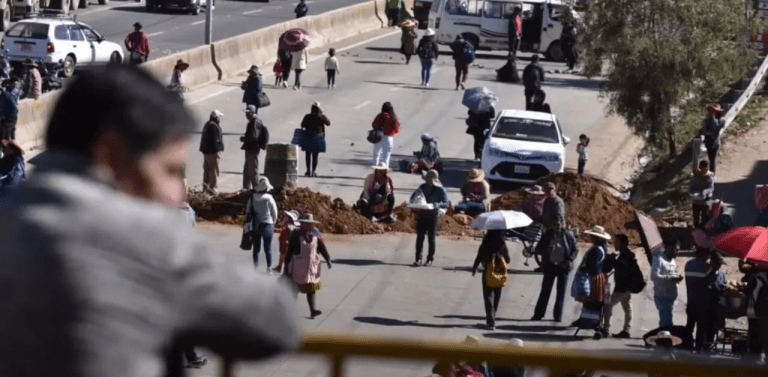 Los bloqueos cobran una nueva víctima mientras La Paz se encuentra paralizada por la escasez de combustible