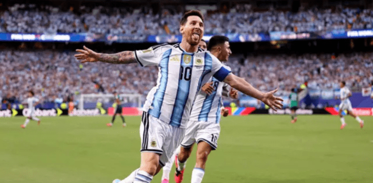Lionel Messi hace historia en el Mundial: triplete ante Argelia y récord de 16 goles