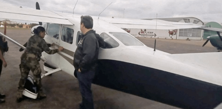 Piloto liberado tras ser encontrado con fajos de dólares; continúa espera de resultados periciales